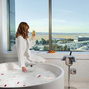 Presidentioal Suite Presidential Suite Airport view